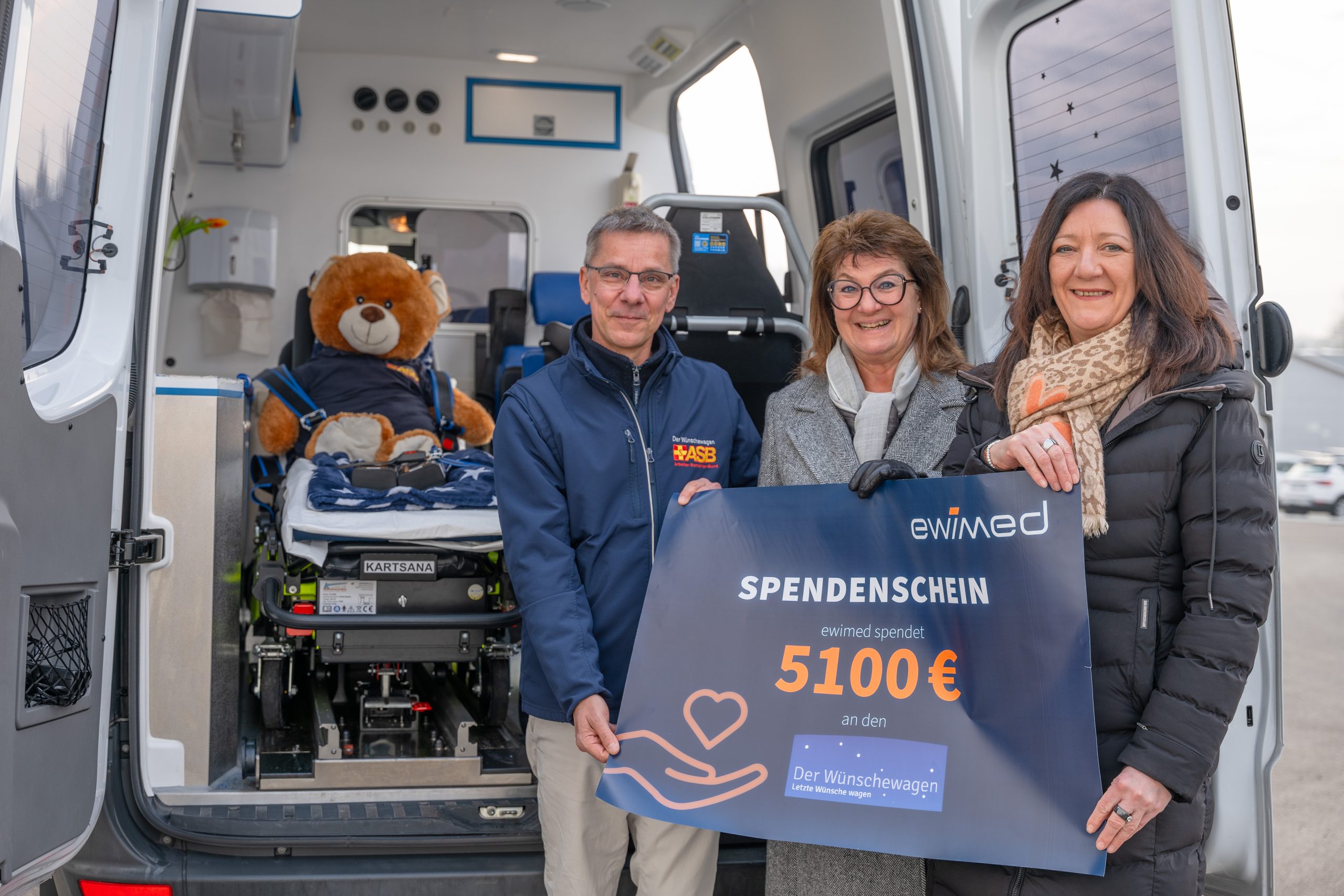 Spende an den ASB-Wünschewagen